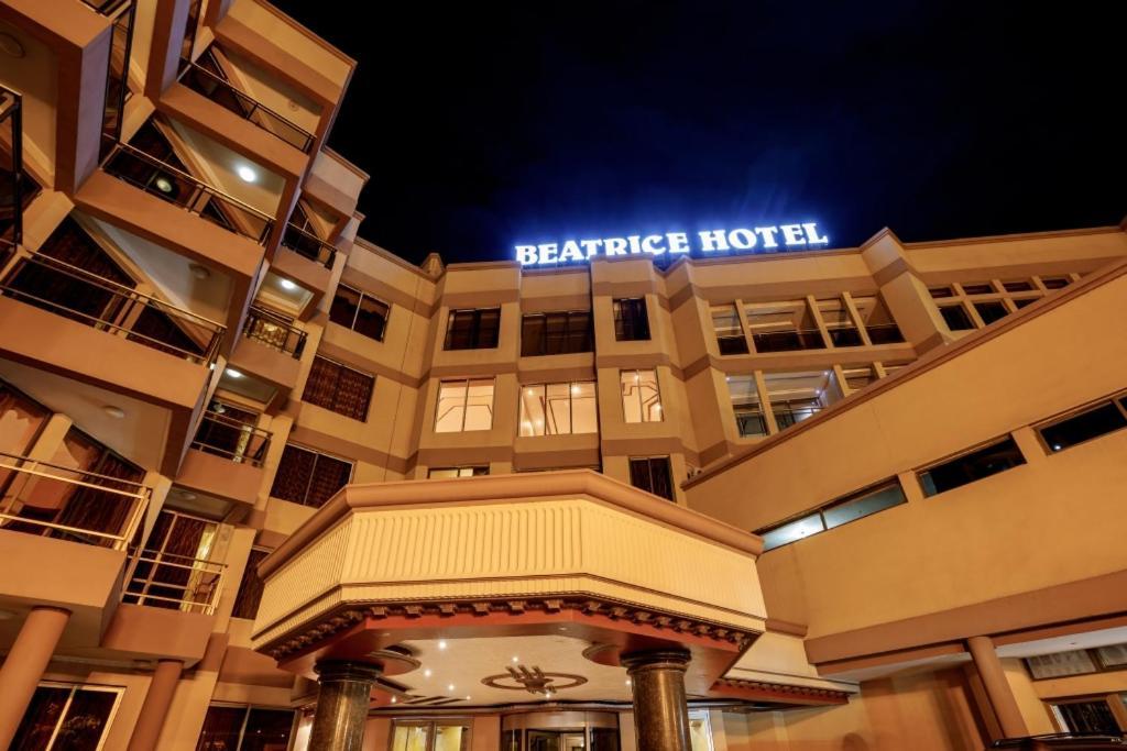 Beatrice Hotel Kinshasa Bagian luar foto